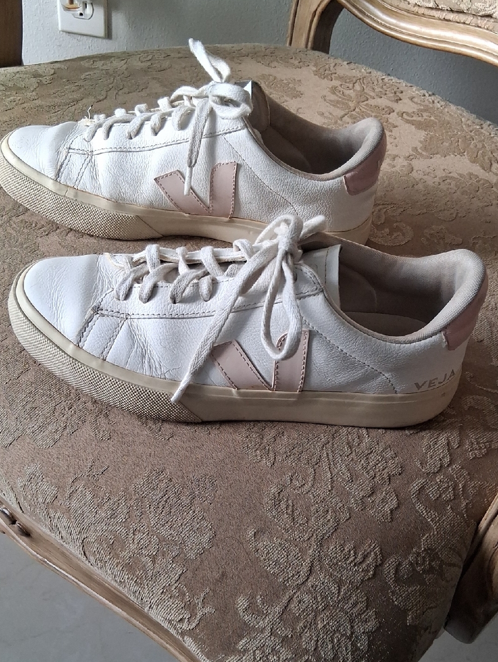 Veja Women White Sneakers with Pale Pink V Logo